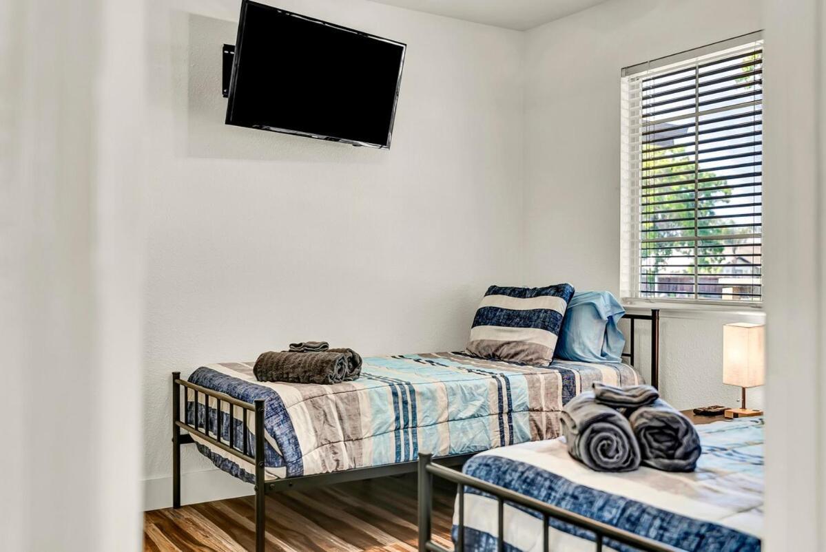 Magnolia Peaceful Vibes Cozy Near Hospital Villa Hanford Exterior photo